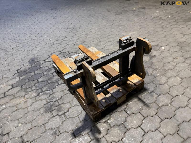 Pallet forks with giant hitch 7