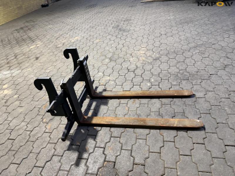 Pallet forks with Giant hitch 4