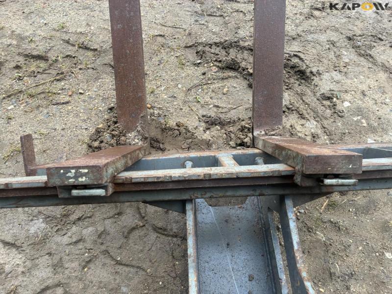 Pallet forks with excavator hitch 9
