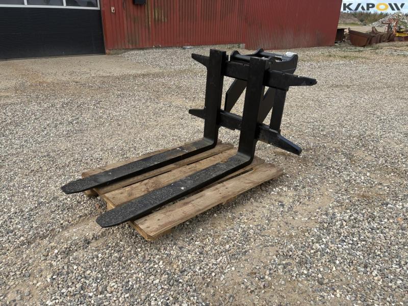 Pallet forks with excavator hitch 1