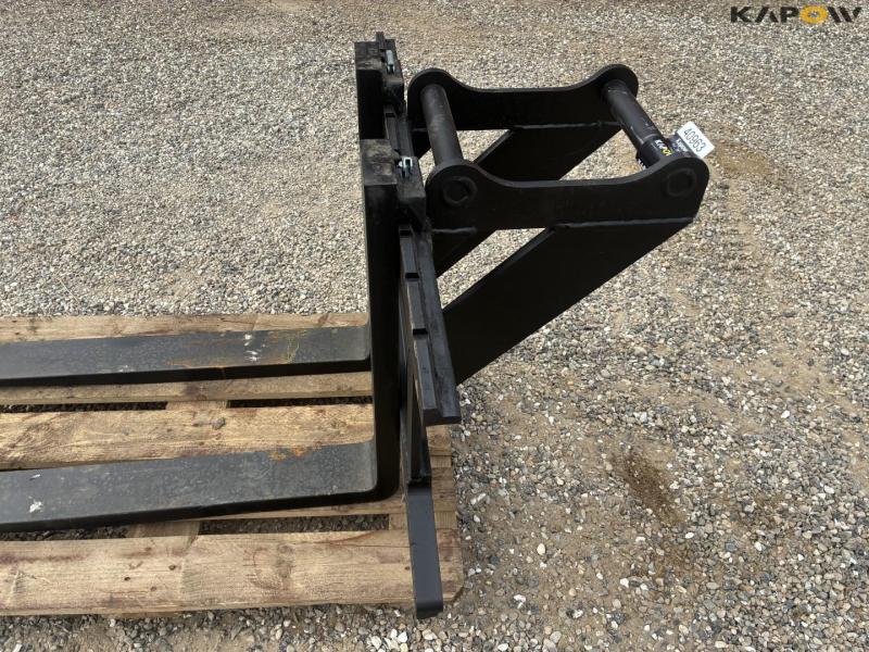 Pallet forks with excavator hitch 6