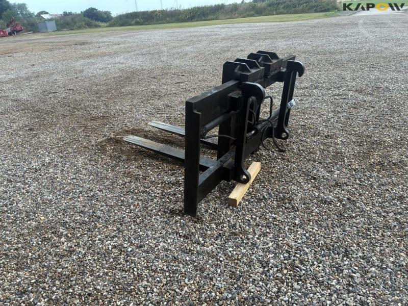 Quick-change pallet forks 4