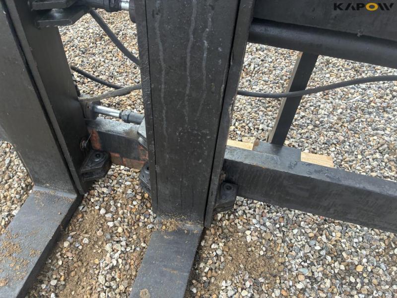 Quick-change pallet forks 16