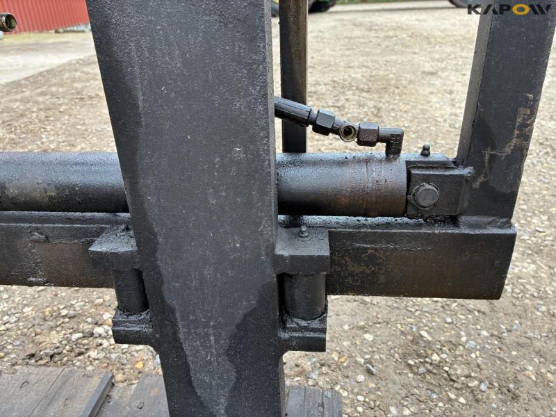 Quick-change pallet forks 8