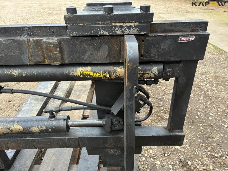 Quick-change pallet forks 13