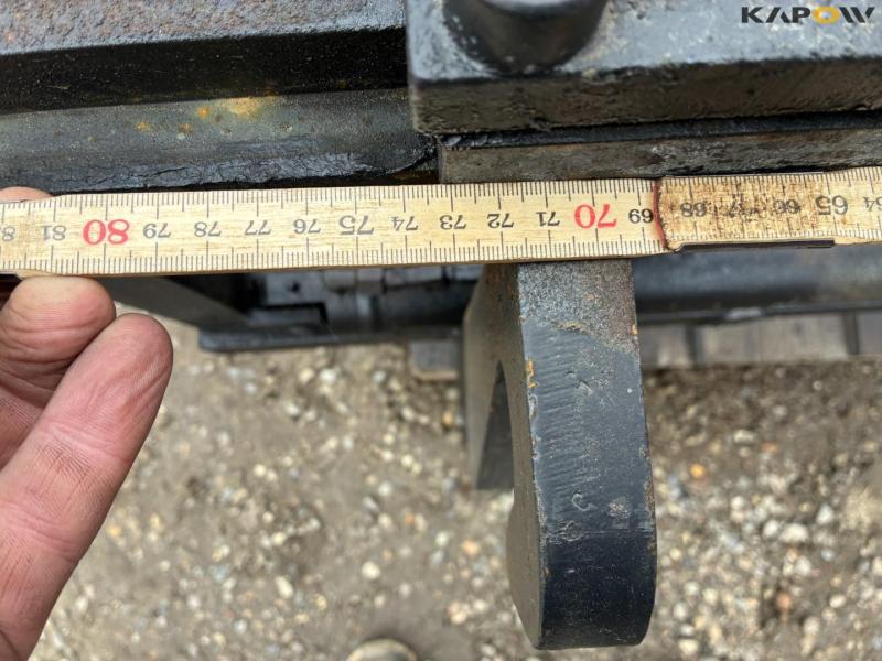 Quick-change pallet forks 16