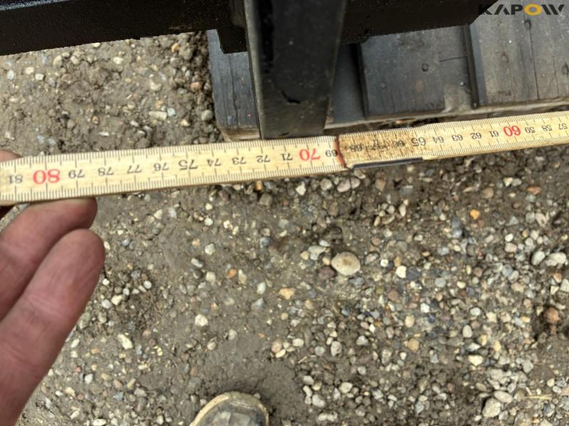 Quick-change pallet forks 19