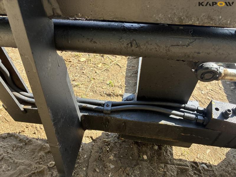 Pallet forks with hydraulic side shift 14