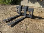 Pallet forks with hydraulic side shift 1