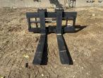 Pallet forks with hydraulic side shift 2