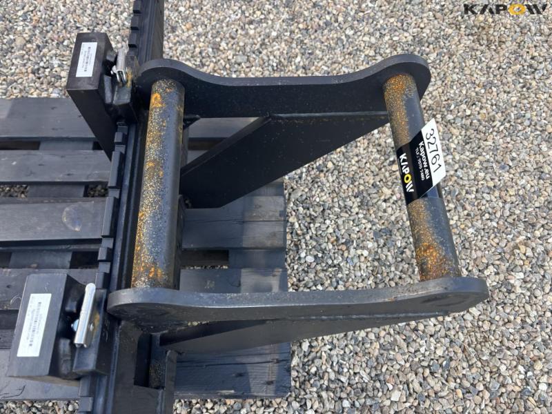 Pallet forks with Hydrema hitch 10