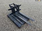 Pallet forks with Hydrema hitch 3