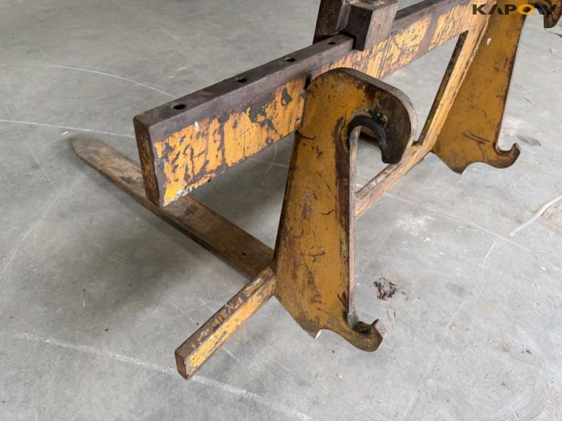 Pallet forks with Hydrema hitch 9