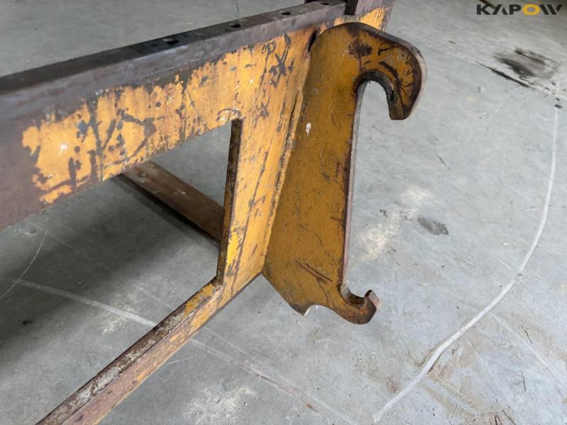 Pallet forks with Hydrema hitch 10