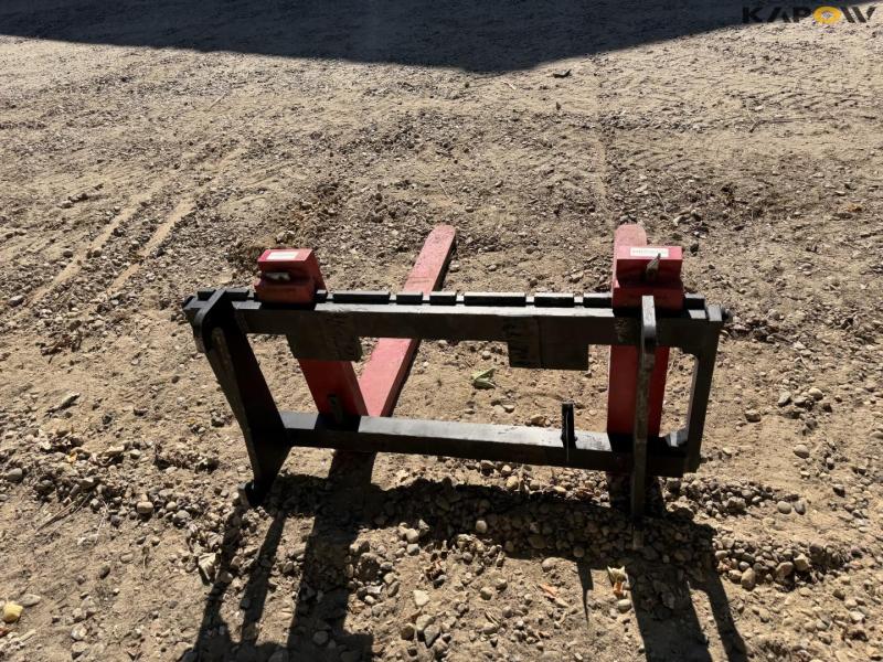 Pallet forks with Hydrema hitch 6