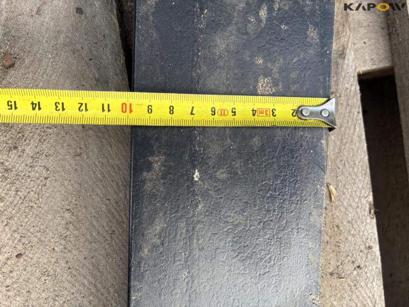 Pallet forks with Hydrema hitch 11