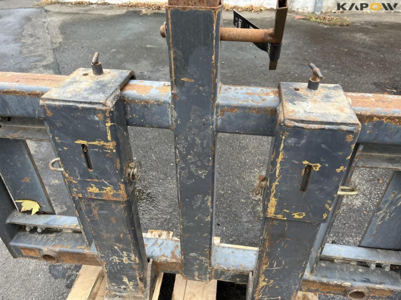 Pallet forks with sack lifts 10