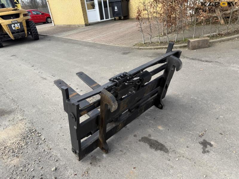 Pallet forks with side shift, Volvo hitch 7
