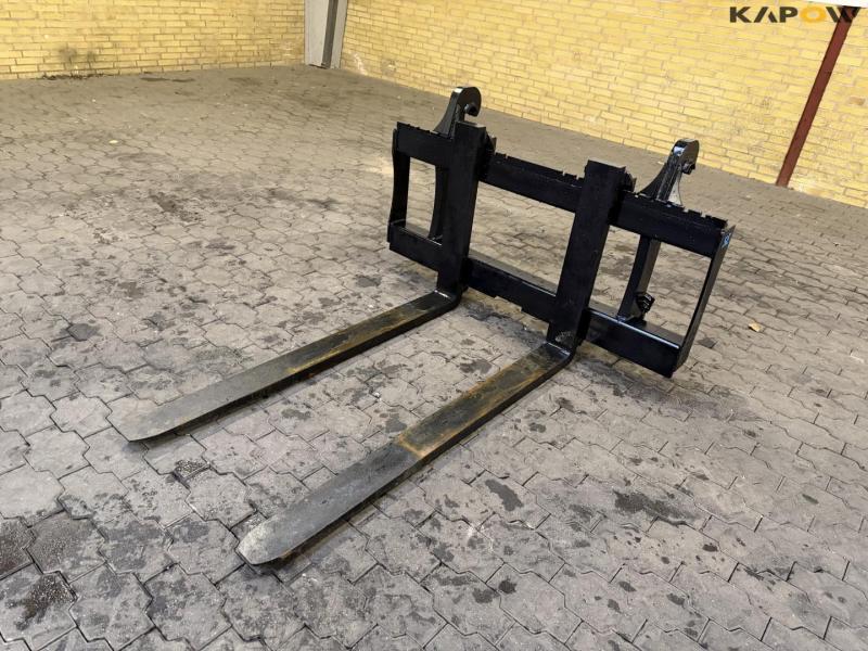 Pallet forks with Volvo hitch 1