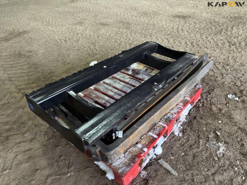 Pallet forks with Volvo hitch 3