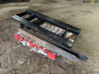 Pallet forks with Volvo hitch