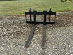 Pallet forks with Volvo hitch 2