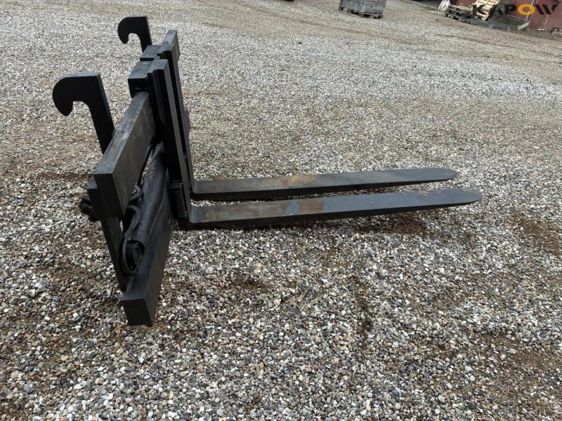 Pallet forks with Volvo hitch 6