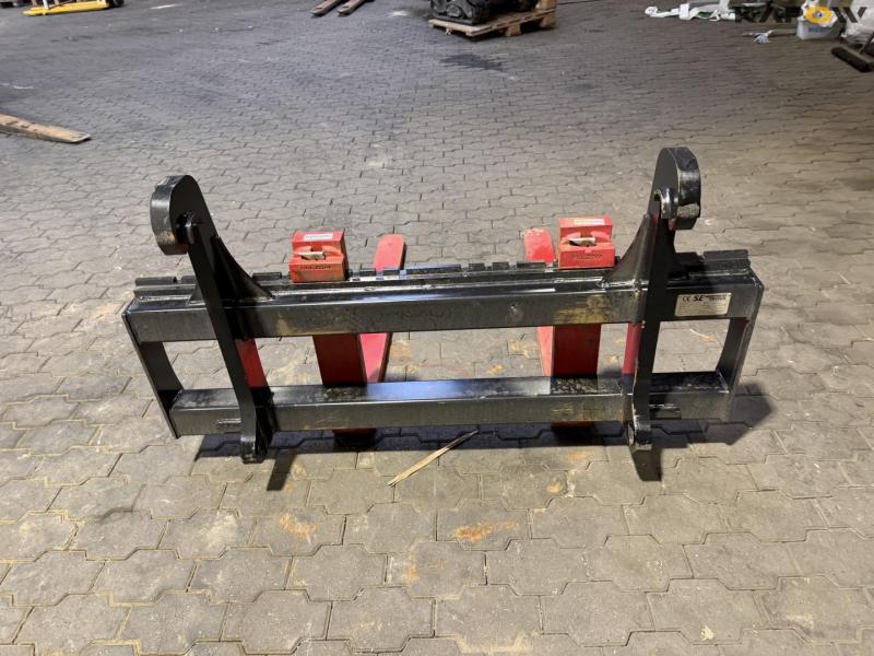 Pallet forks with Volvo hitch 6