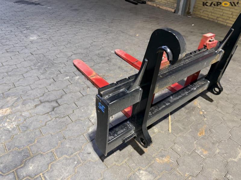 Pallet forks with Volvo hitch 9