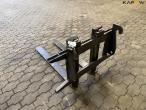Pallet forks with Weidemann hitch 8