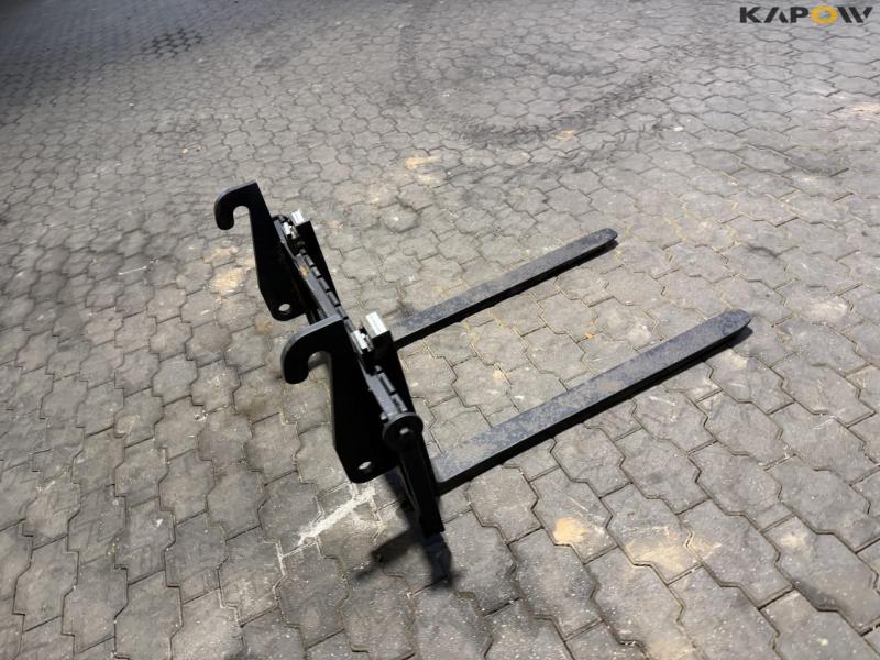 Pallet forks with Weidemann hitch 5