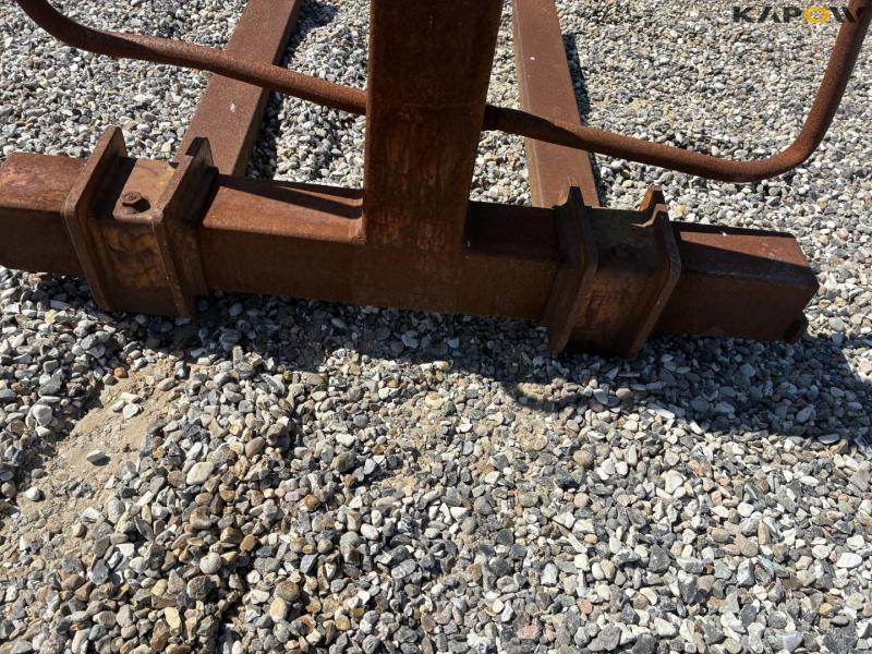 Pallet forks for crane 8