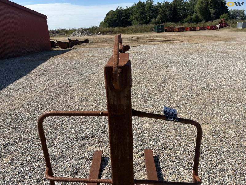 Pallet forks for crane 9
