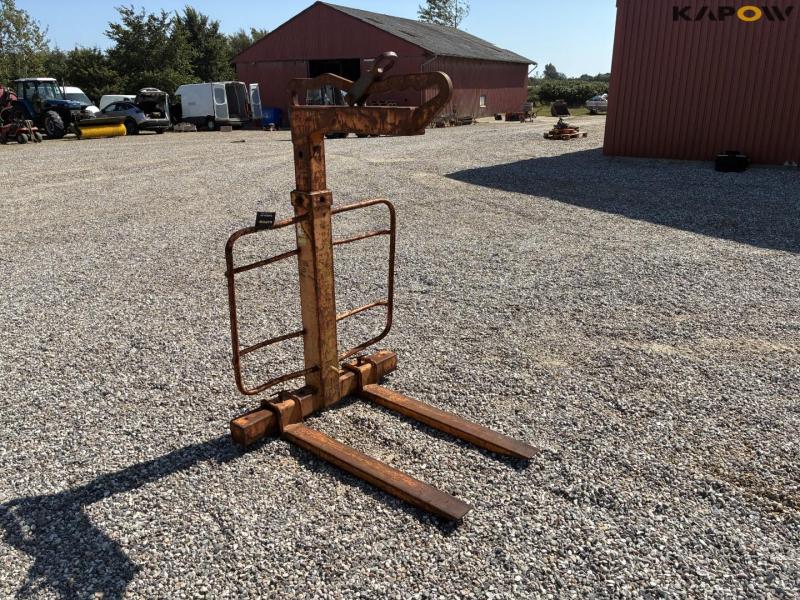 Pallet forks for crane 5