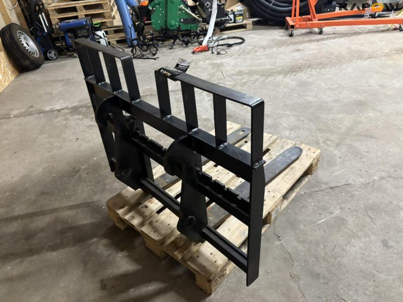 Pallet forks for mini loader 5
