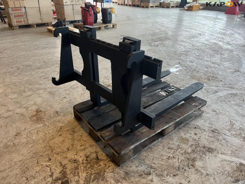 Pallet forks with Hydrema hitch 5