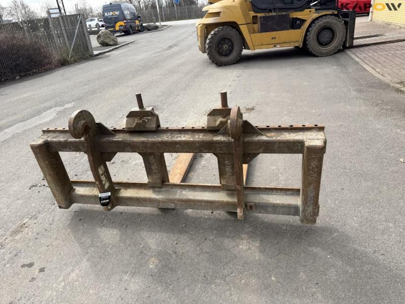 Pallet forks with Volvo hitch 6