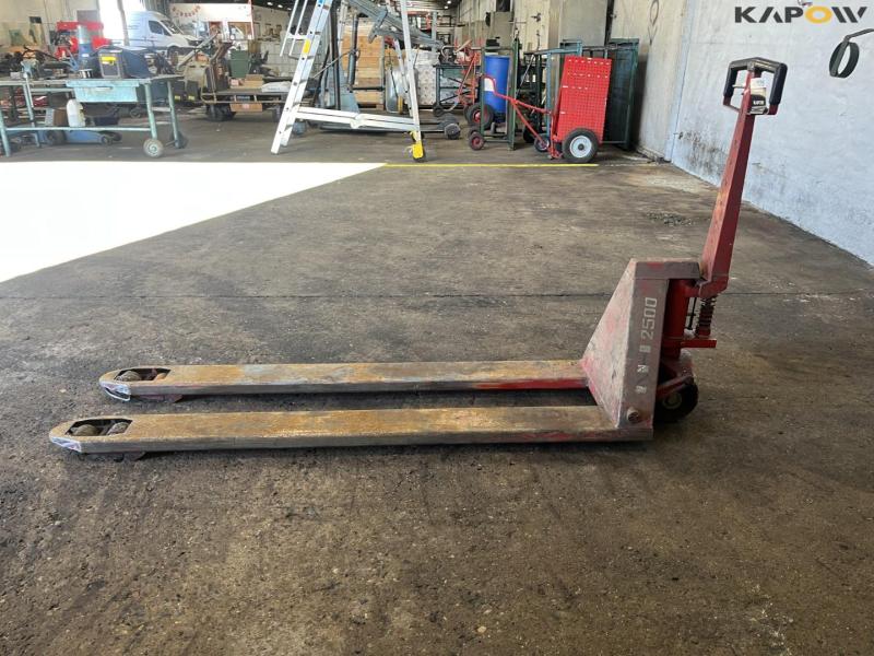 Pallet truck 2500kg 8