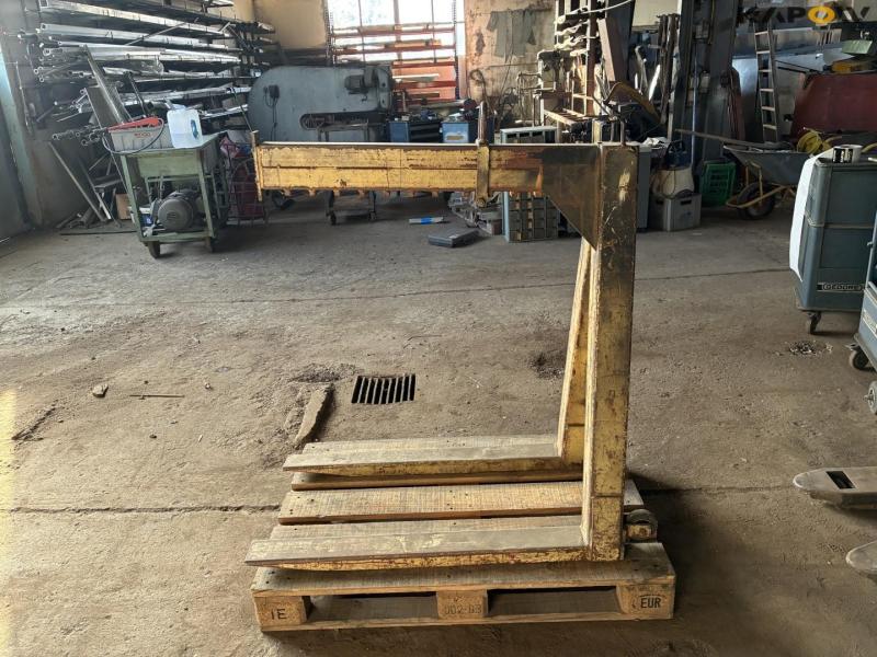 Pallet lifter for crane 3