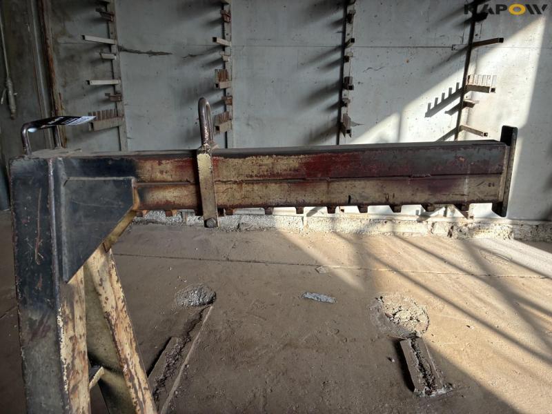 Pallet lifter for crane 11