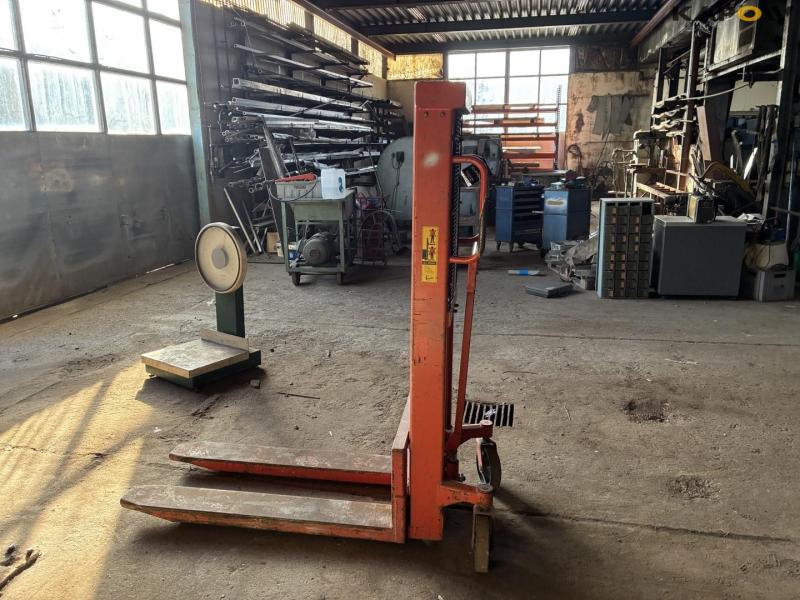 Pallet truck 3