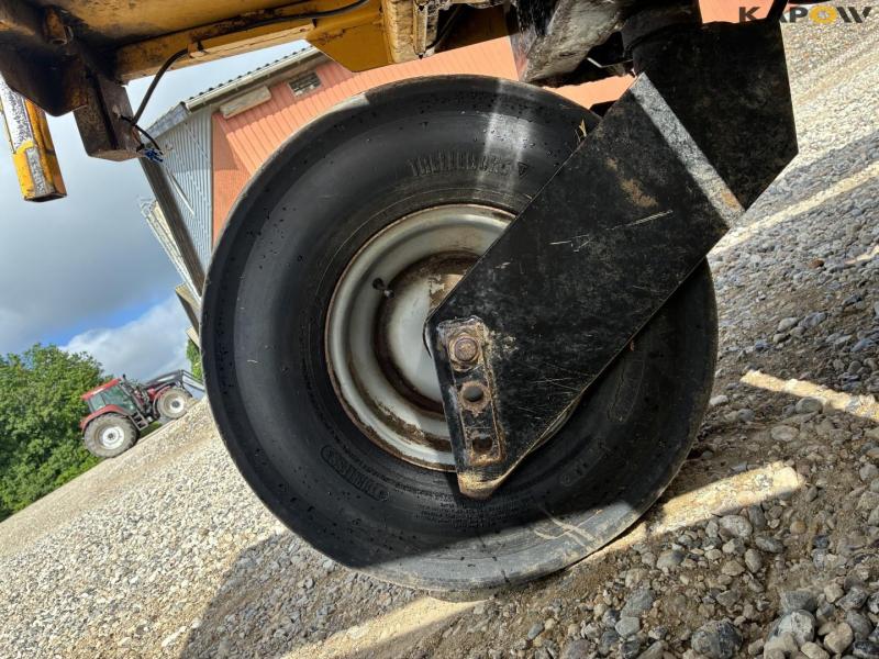 Parkland 325 bale collector 21