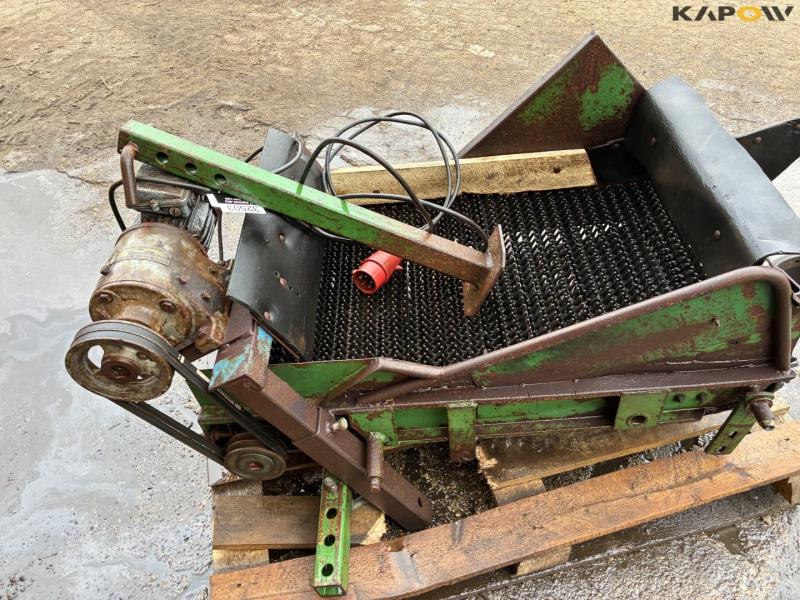 Spiked belt with electric motor 9