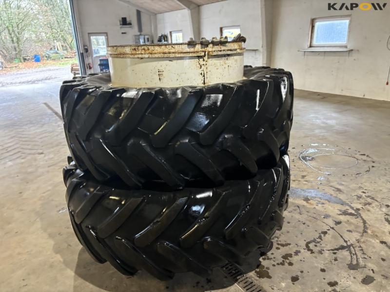 Pirelli 580/70-R42 twin wheels 7