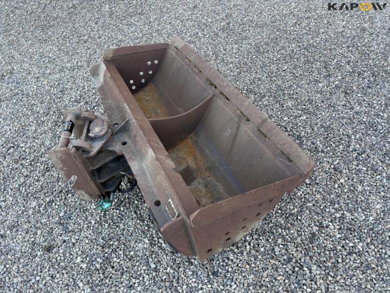 Grader bucket with Hydrema hitch 5