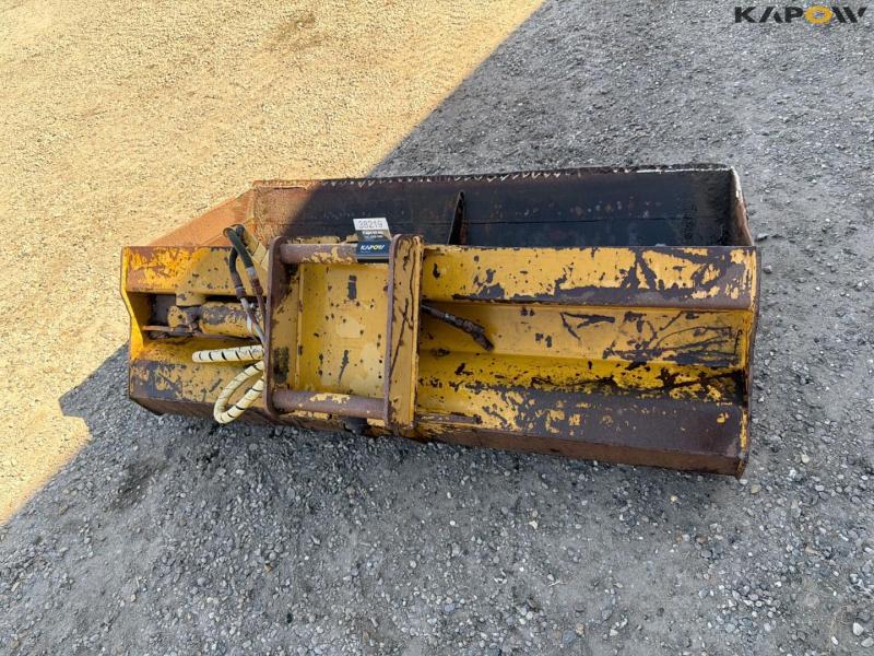 Grader bucket with Hydrema hitch 6