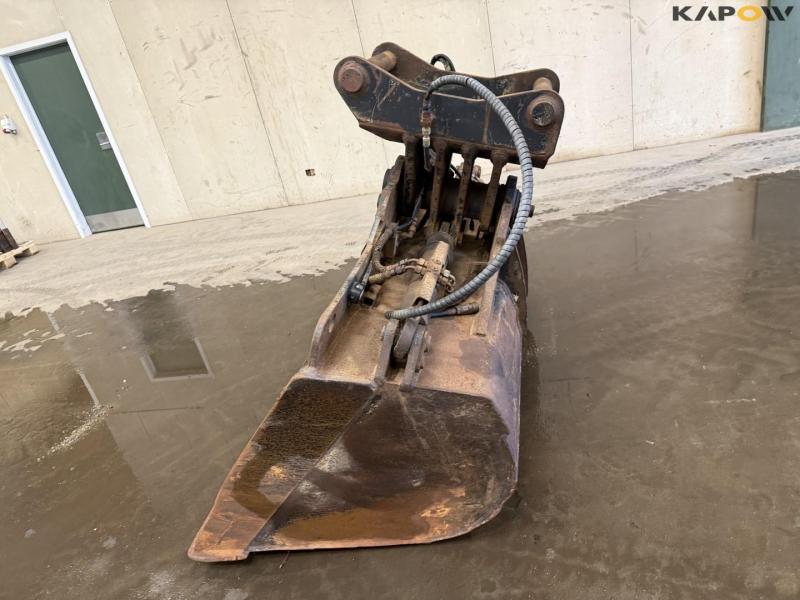 Grader bucket with S70 hitch 8