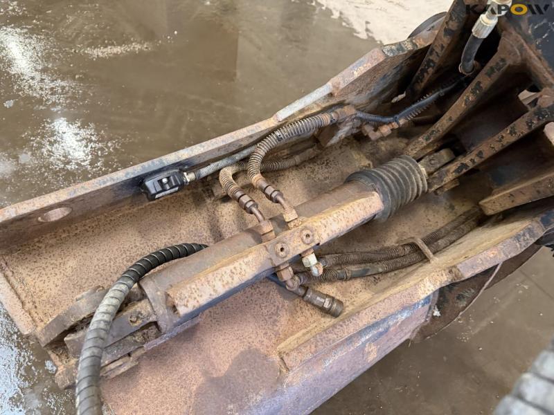 Grader bucket with S70 hitch 9