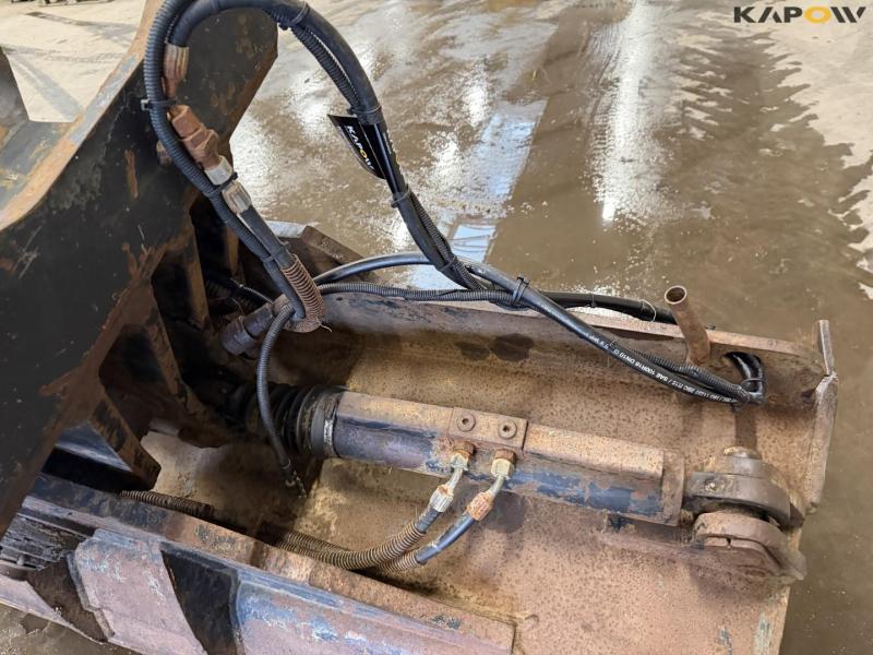 Grader bucket with S70 hitch 11