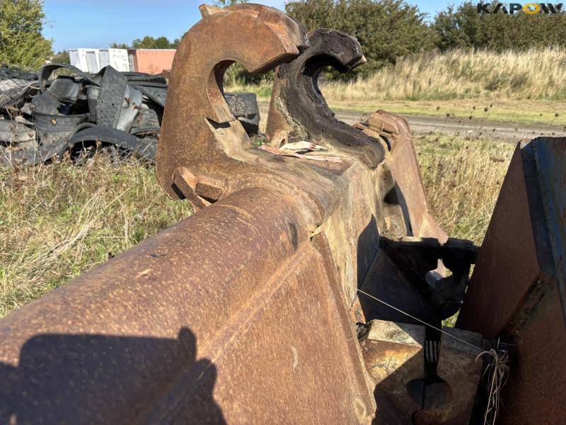 Grader bucket and digging tooth 8